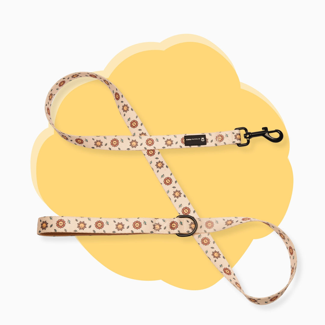 Adjustable beige floral dog leash – lightweight and comfortable design.